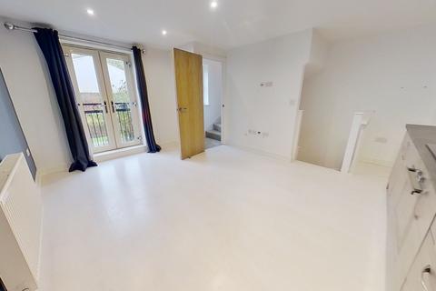 2 bedroom house to rent, Holts Crest Way, City Centre, Leeds