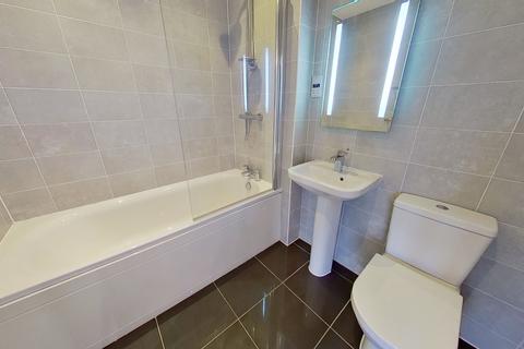 2 bedroom house to rent, Holts Crest Way, City Centre, Leeds