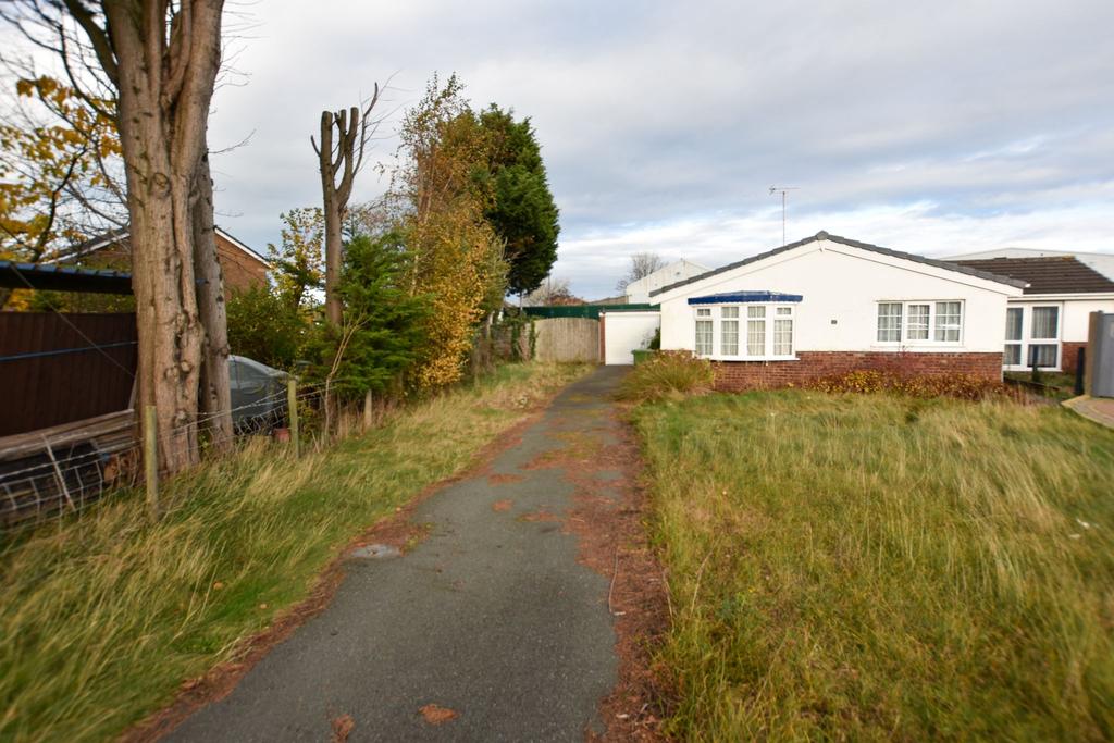 Cardwell Close, Preston, PR4 2 bed detached bungalow £209,995