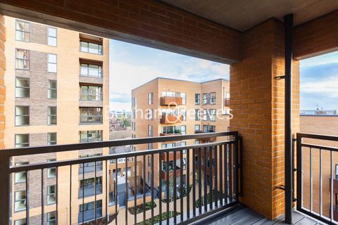 2 bedroom apartment to rent, East Acton Lane, Acton W3