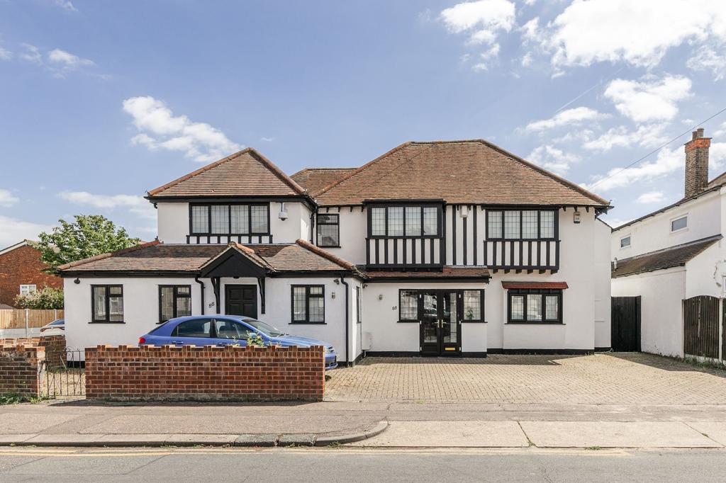 Caulfield Road, Shoeburyness, SS3 6 bed detached house for sale £699,995
