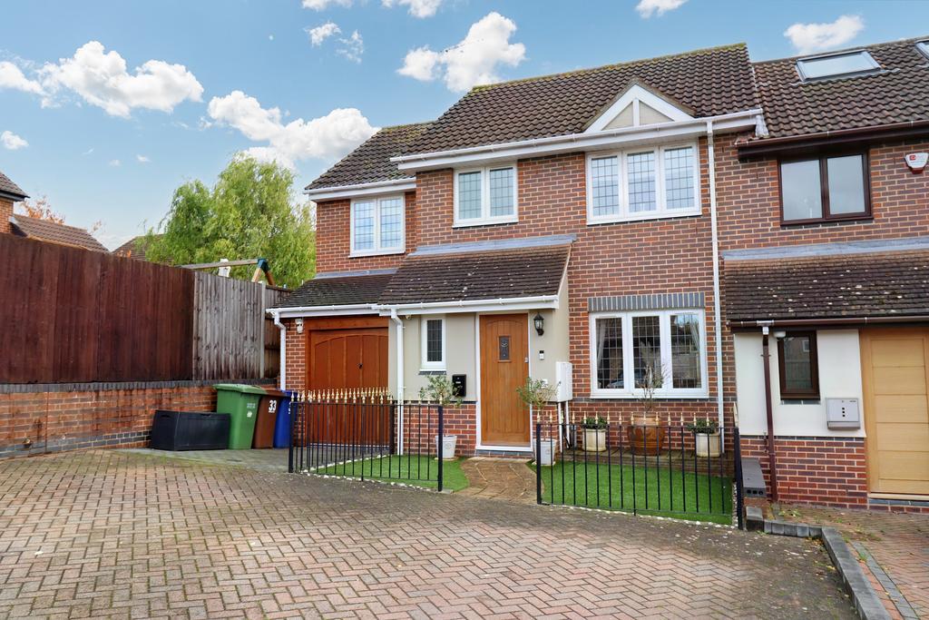 Camden Road, Chafford Hundred RM16 3 bed semidetached house for sale