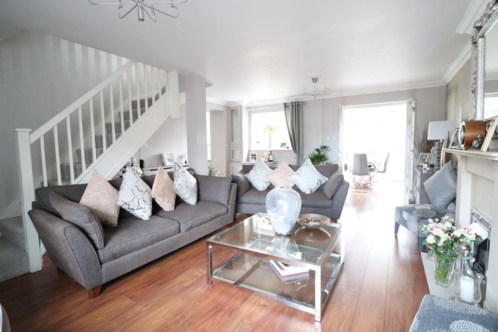 Camden Road, Chafford Hundred RM16 3 bed semidetached house for sale