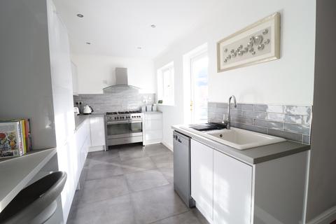 33 Camden Road, Chafford Hundred, Grays, RM16 6PY