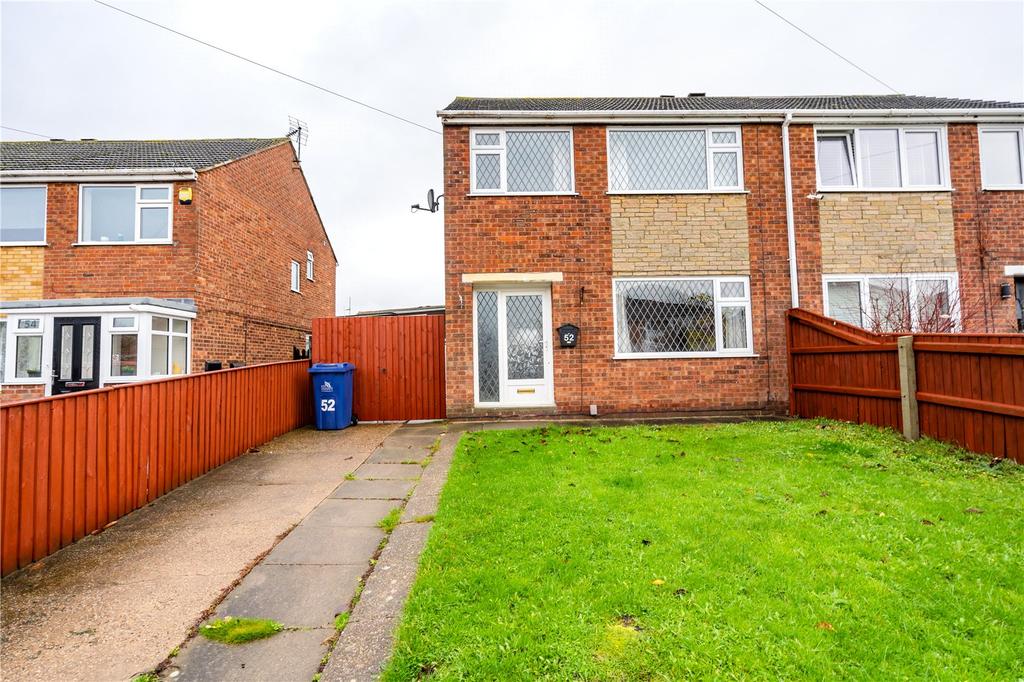 St. Nicholas Drive, Grimsby... 3 bed semidetached house £155,000