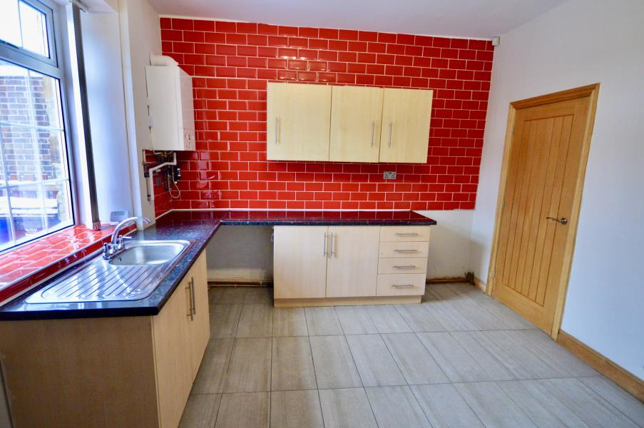 Hall Road, Handsworth,Sheffield, S13 3 bed terraced house £850 pcm (£196 pw)