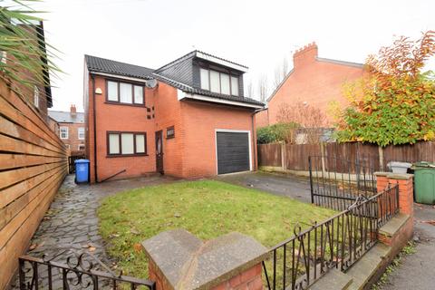 4 bedroom detached house to rent, Moss Vale Road, Urmston, M41