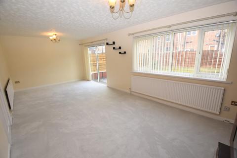 4 bedroom detached house to rent, Moss Vale Road, Urmston, M41