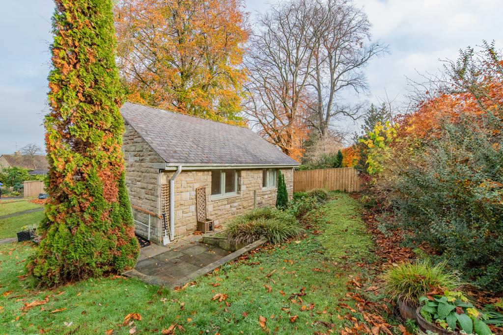 Elvaston Road, Hexham NE46 2 bed detached bungalow £995 pcm (£230 pw)