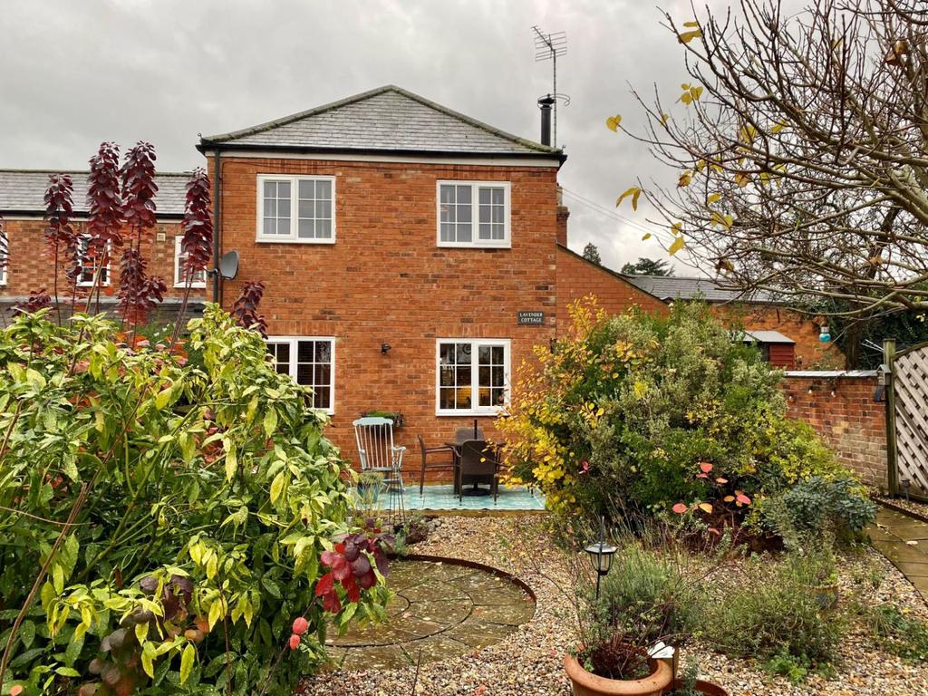 Harpole, Northampton NN7 4BY 2 bed property for sale £300,000