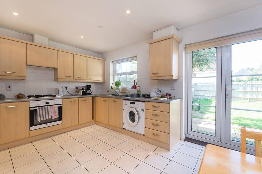 Boddington Gardens, Acton, London, W3 3 bed house £2,800 pcm (£646 pw)