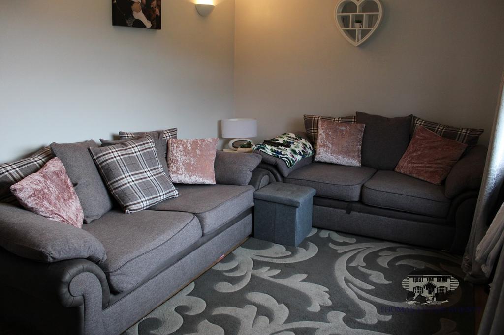 Cae Glas, Tonypandy, Rhondda Cynon... 3 bed end of terrace house £119,950
