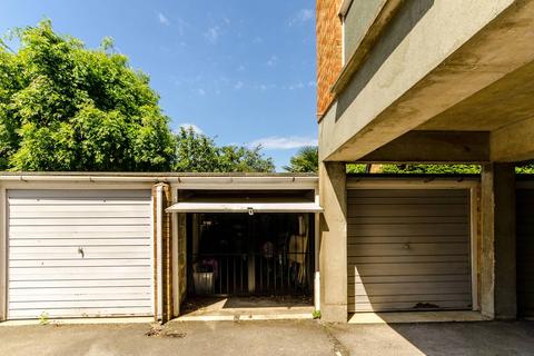 Garage to rent - Gipsy Lane, West Putney, London, SW15