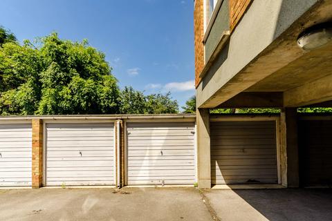 Garage to rent - Gipsy Lane, West Putney, London, SW15