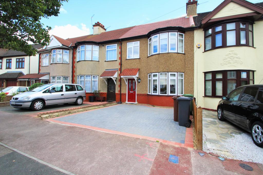 Rose Glen, Romford, RM7 0SL 3 bed terraced house £1,550 pcm (£358 pw)