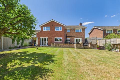 10 Romney Close, Gloucester, GL1 5NT