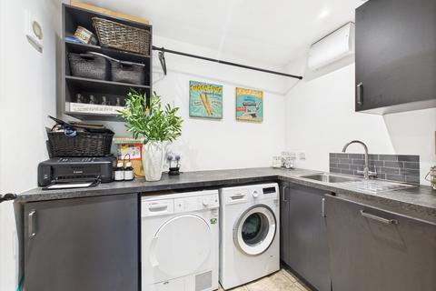 10 Romney Close, Gloucester, GL1 5NT