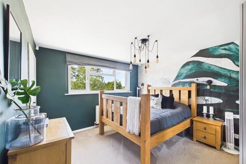 10 Romney Close, Gloucester, GL1 5NT