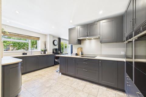 10 Romney Close, Gloucester, GL1 5NT