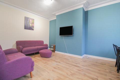5 bedroom terraced house to rent, Talbot Terrace, Burley, Leeds, LS4