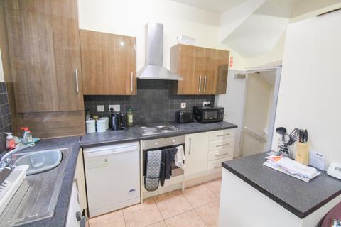 5 bedroom terraced house to rent, BILLS INCLUDED- Talbot Terrace, Burley, Leeds, LS4