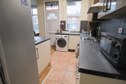 5 bedroom terraced house to rent, BILLS INCLUDED- Talbot Terrace, Burley, Leeds, LS4