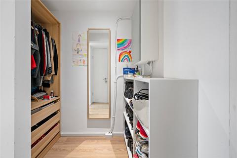 35 Theseus Walk, London, N1 8DS