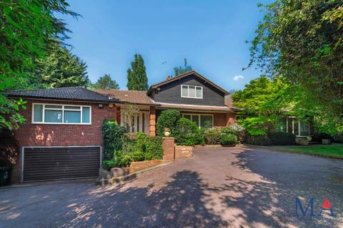 6 bedroom detached house to rent, Barnet Lane, Elstree