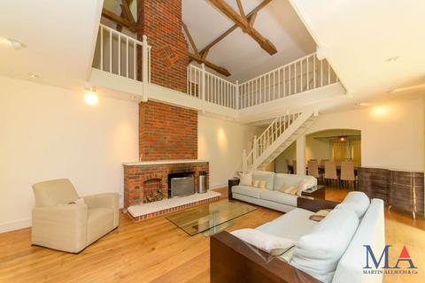 6 bedroom detached house to rent, Barnet Lane, Elstree