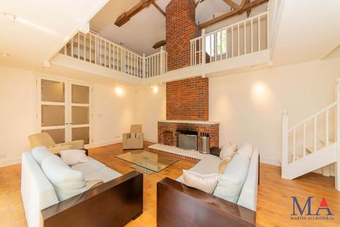 6 bedroom detached house to rent, Barnet Lane, Elstree