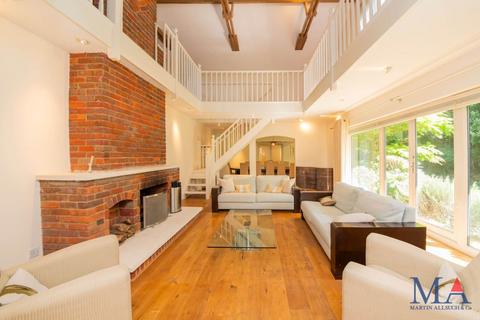 6 bedroom detached house to rent, Barnet Lane, Elstree