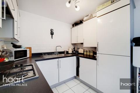 1 bedroom flat for sale - Worcester Close, London