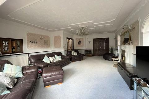 5 bedroom detached house for sale, Poplar Road, Canvey Island