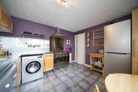 2 bedroom flat to rent, Oxgangs Avenue, Edinburgh EH13