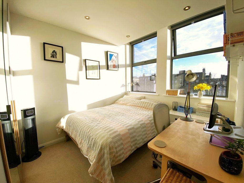 Norwich House, Streatham High Road... 1 bed flat £1,600 pcm (£369 pw)