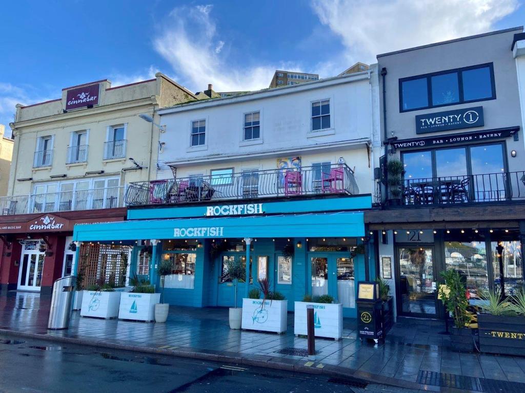 Victoria Parade, Torquay 2 bed apartment £240,000