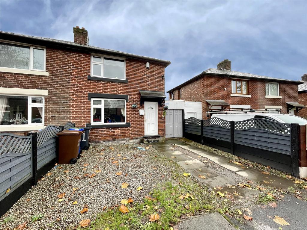 Connery Crescent, AshtonunderLyne... 2 bed semidetached house £150,000