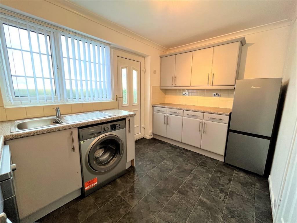 Canal Lane, Stanley 2 bed townhouse £800 pcm (£185 pw)