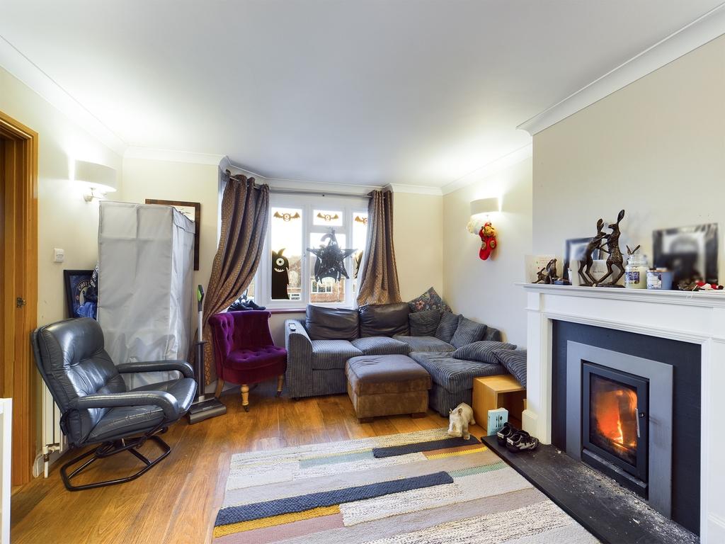 Southfield Road, Downley, High Buckinghamshire 3 bed semidetached house for sale £