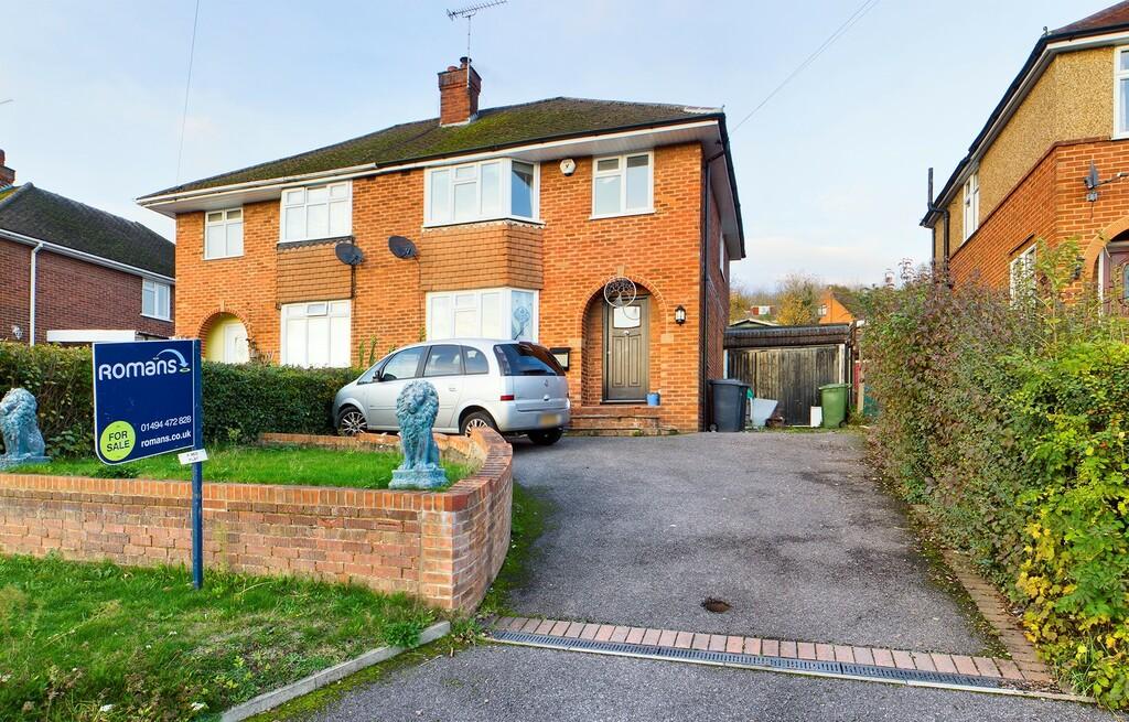 Southfield Road, Downley, High Buckinghamshire 3 bed semidetached house for sale £