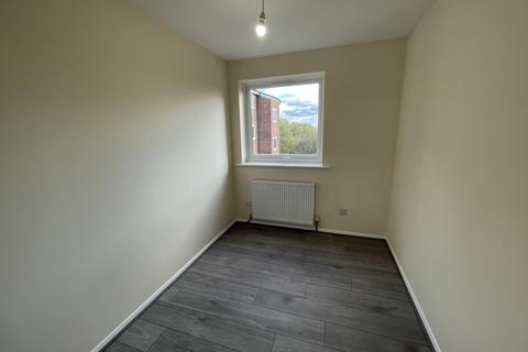 2 bedroom flat to rent - Huxley Clause, UB5