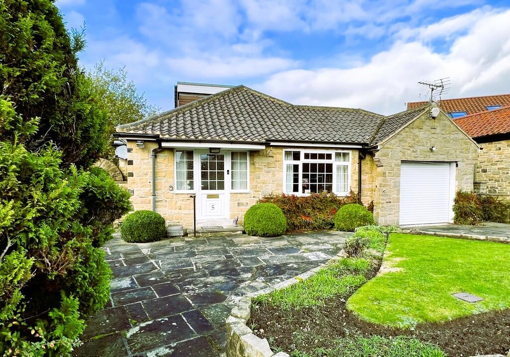 Manor Close, Bramhope, Leeds, West Yorkshire 3 bed detached bungalow