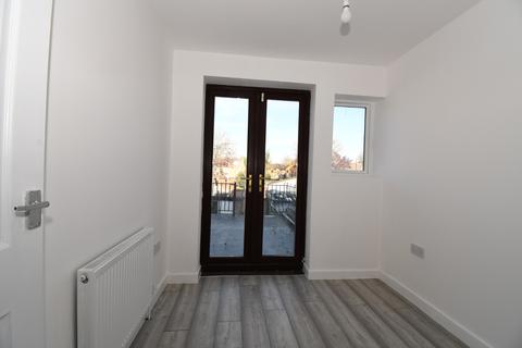 4 bedroom terraced house to rent - Varley Road, London, Greater London, E16