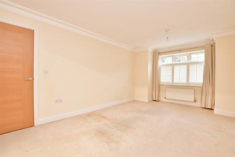 2 bedroom ground floor flat for sale - Maypole Road, East Grinstead, West Sussex