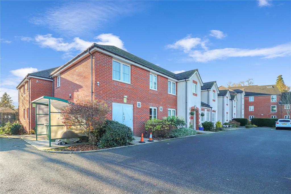 Pheasant Court, Holtsmere Close, Garston, Watford, Herts, WD25 2 bed