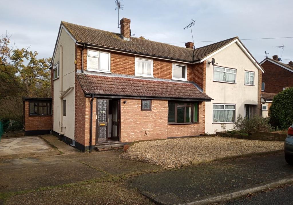 5 Ferndale Road, Rayleigh, Essex, SS6... 3 bed semidetached house £