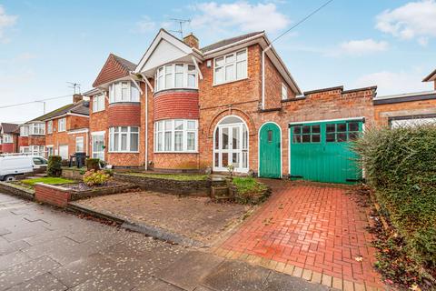 3 bedroom semi-detached house for sale - Woodnewton Drive, Leicester, LE5