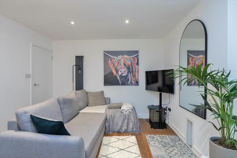 2 bedroom apartment for sale - Elmwood Road, Herne Hill, London, SE24.