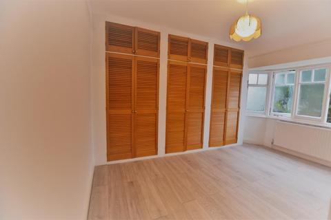 3 bedroom end of terrace house to rent - Southgate N14