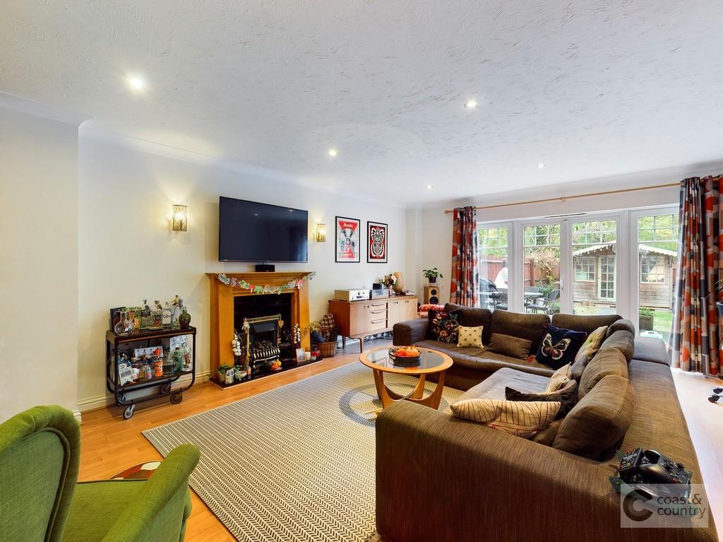 Hamilton Drive, Newton Abbot 3 bed terraced house £350,000